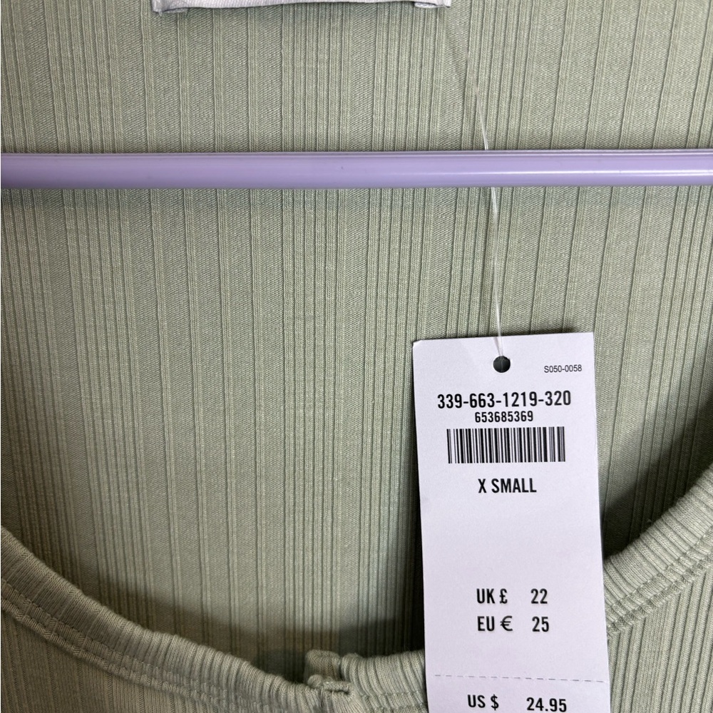 Hollister Women’s Light Green Ribbed Button-Down Crop Top Shirt Size XS NWT - Picture 3 of 7